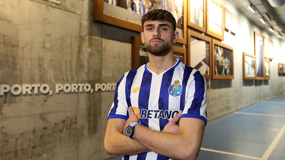 Avançado Leonardo Vonic assinou até 2028 e vai jogar na equipa B do FC Porto (FOTO: FC PORTO)