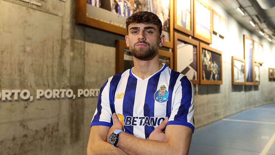 Avançado Leonardo Vonic, da equipa B, treinou-se esta terça-feira com a equipa principal (FOTO: FC PORTO)
