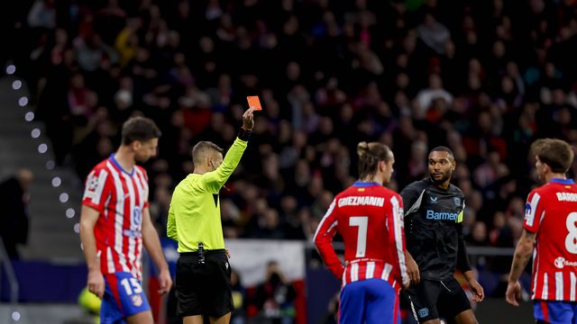 Pablo Barrios expulso no At. Madrid-Leverkusen da UEFA Champions League (IMAGO)