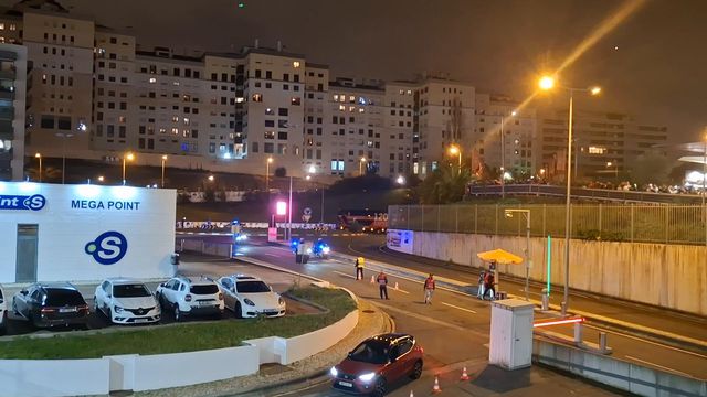 Chegada do autocarro do Benfica antes do jogo com o Barcelona.