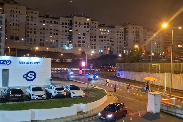Chegada do autocarro do Benfica antes do jogo com o Barcelona.