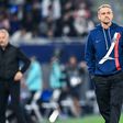 Luis Enrique, treinador do PSG, na área técnica