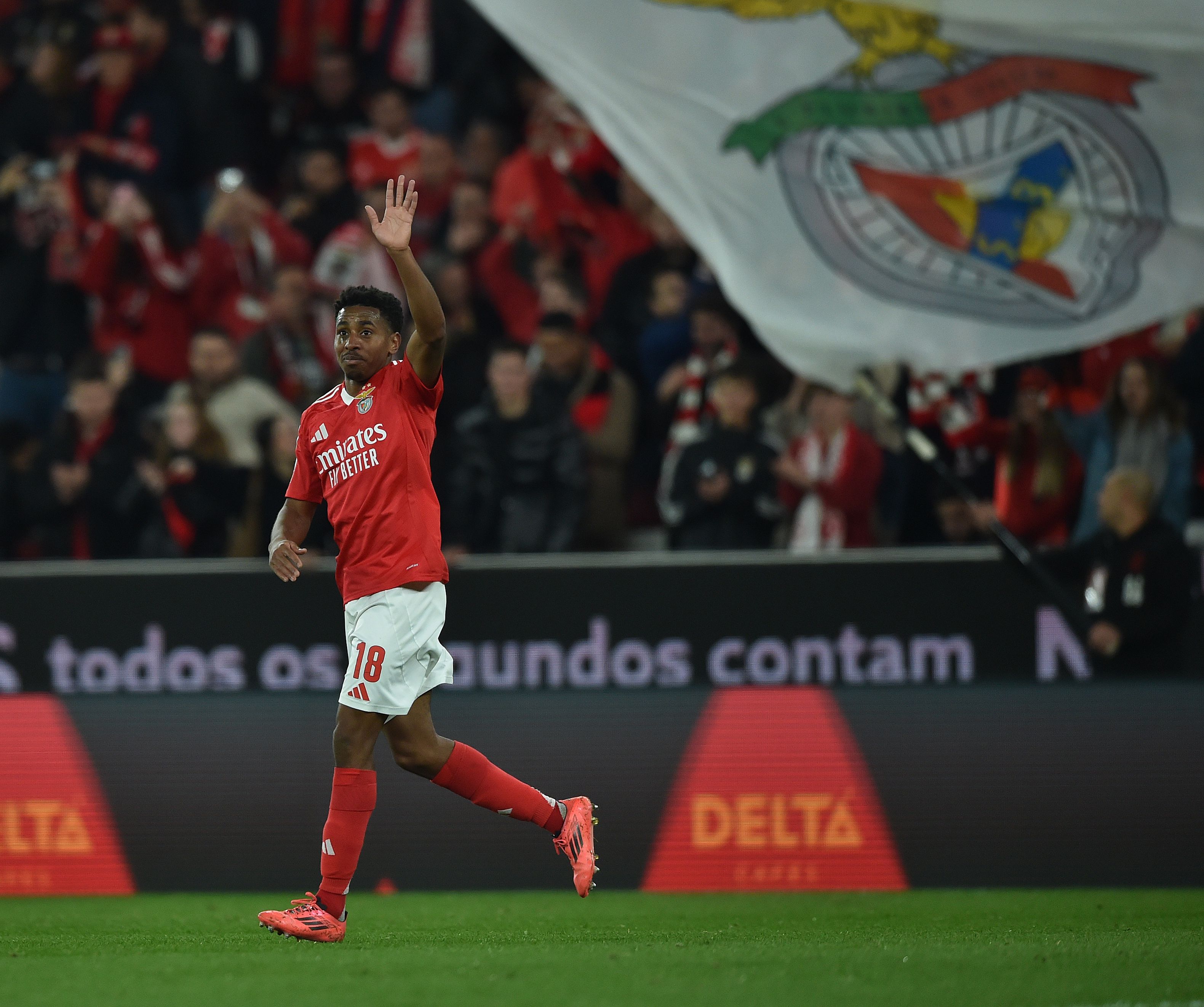 Leandro Barreiro marcou três golos na vitória do Benfica sobre o Famalicão, por 4-0, na Luz