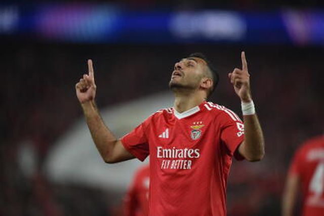 Pavlidis celebra o 1-0 ao Barcelona na Luz, na UEGA Champions League