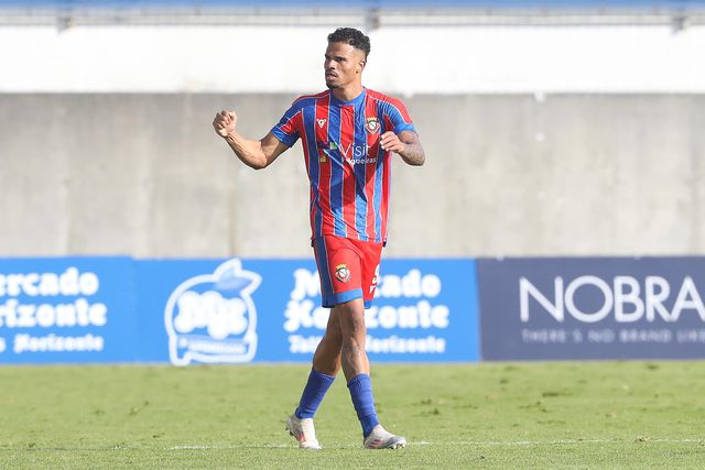 Os muitos golos que apontou ao serviço do Felgueiras permitiram a Carlos Eduardo rumar à Liga, pela porta do Gil Vicente