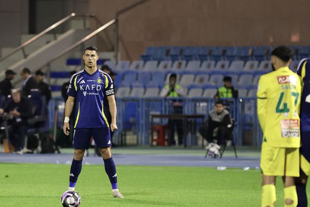 Cristiano Ronaldo preparado para bater mais um livre ao serviço do Al Nassr