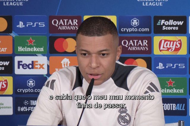 «Não fui tímido, mas não podia chegar e dizer 'ei, tu, passa-me a bola’»