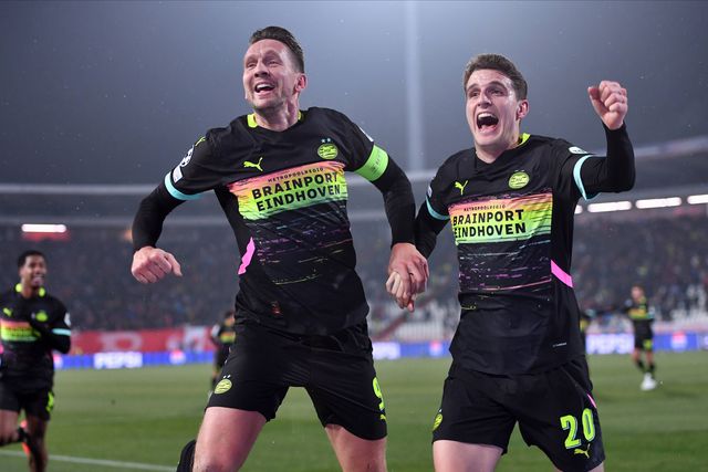 Luuk de Jong a celebrar o seu segundo golo no encontro