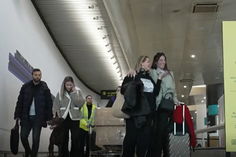 Agente, namorada e cão de Rafa Silva 'apanhados' na chegada a Lisboa