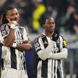 McKennie, Thuram e Jonathan David, jogadores da  Juventus, festejam golo marcado ao Benfica - Foto Imago
