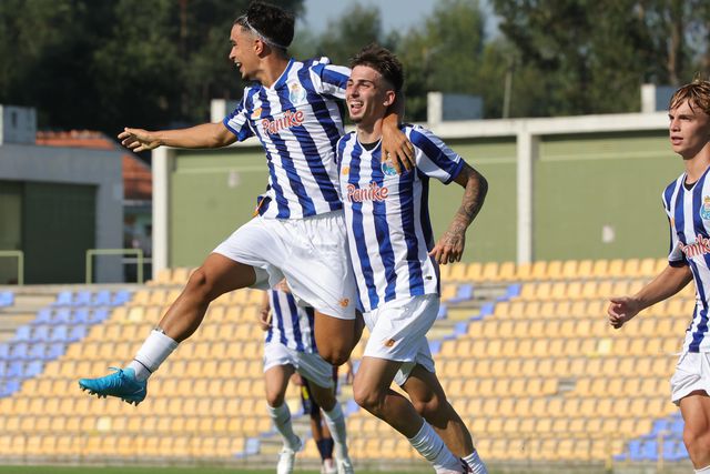 Léo Fajardo (no centro) desperta cobiça em mercados estrangeiros - Foto: FC PORTO