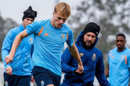 Froholdt deve manter o lugar no onze do FC Porto em Plzen - Foto: FC PORTO