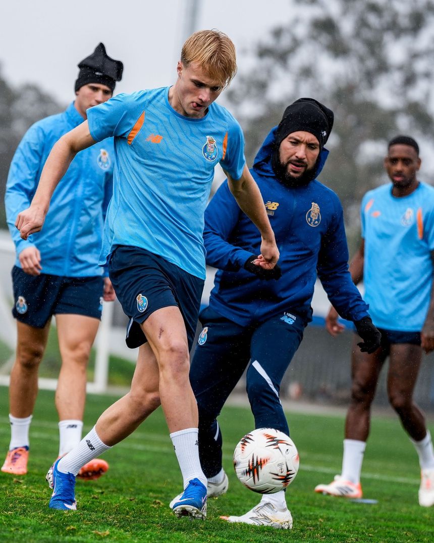 Froholdt deve manter o lugar no onze do FC Porto em Plzen - Foto: FC PORTO