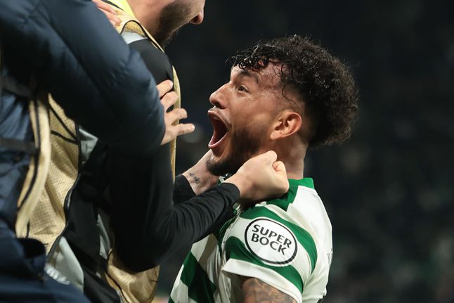 Luis Suárez, jogador do Sporting, festeja golo apontado ao PSG, na Liga dos Campeões - foto: EPA/MANUEL DE ALMEIDA