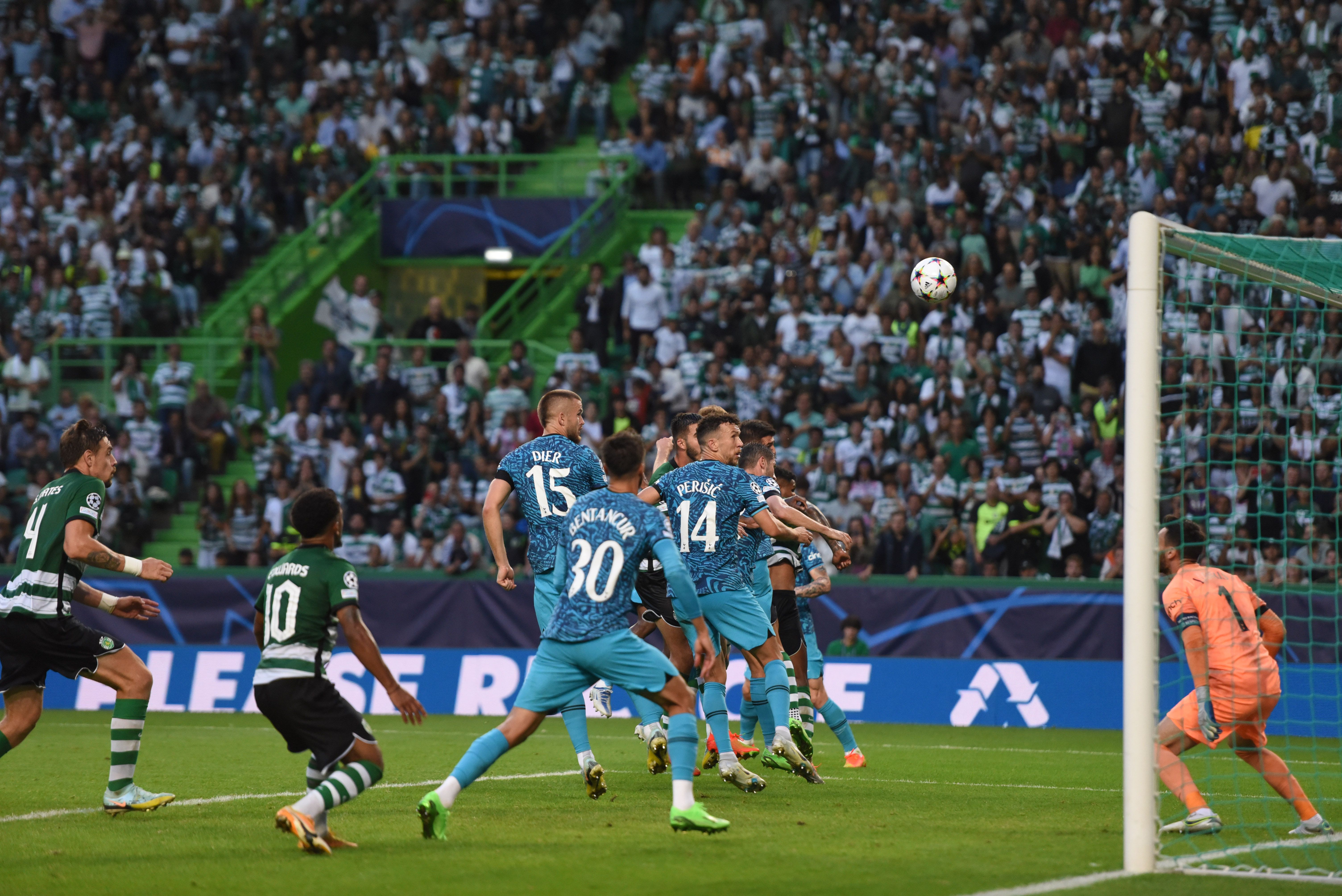 Sporting 2-0 Tottenham, 13 de setembro de 2022. Paulinho e Arthur Gomes marcaram no soar do gongo e espoletaram a loucura no vulcão de Alvalade - Foto: A BOLA