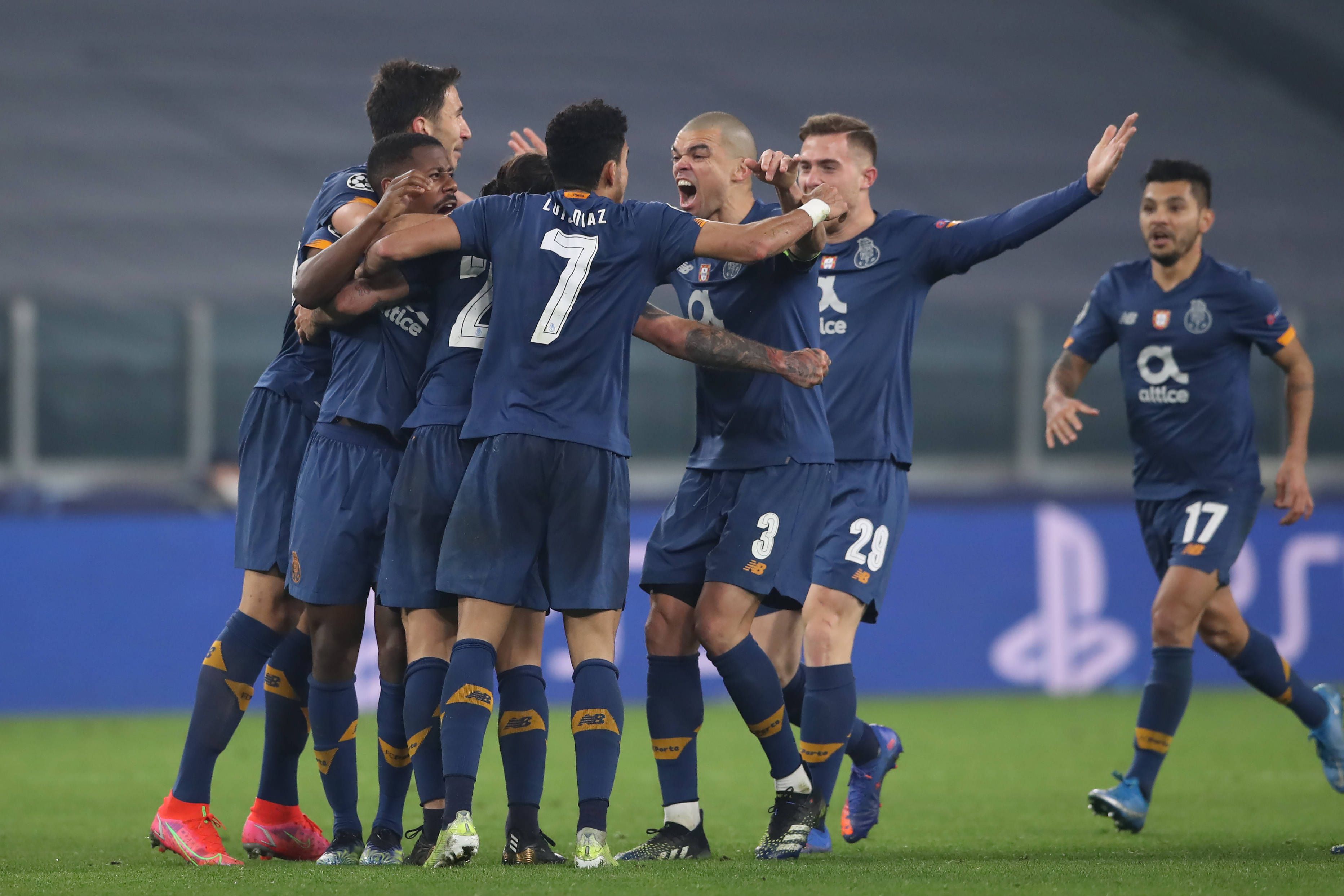 Juventus 3-2 FC Porto, 9 de março de 2021. Depois de terem vencido por 2-1 no Dragão, os azuis e brancos aguentaram 120 minutos em Turim e, embalados por um livre direto Sérgio Oliveira aos 115' selaram acesso aos quartos da Champions-Foto: A BOLA