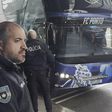 'Bês' à vista e alguns adeptos no aeroporto: a partida do FC Porto para Plzen