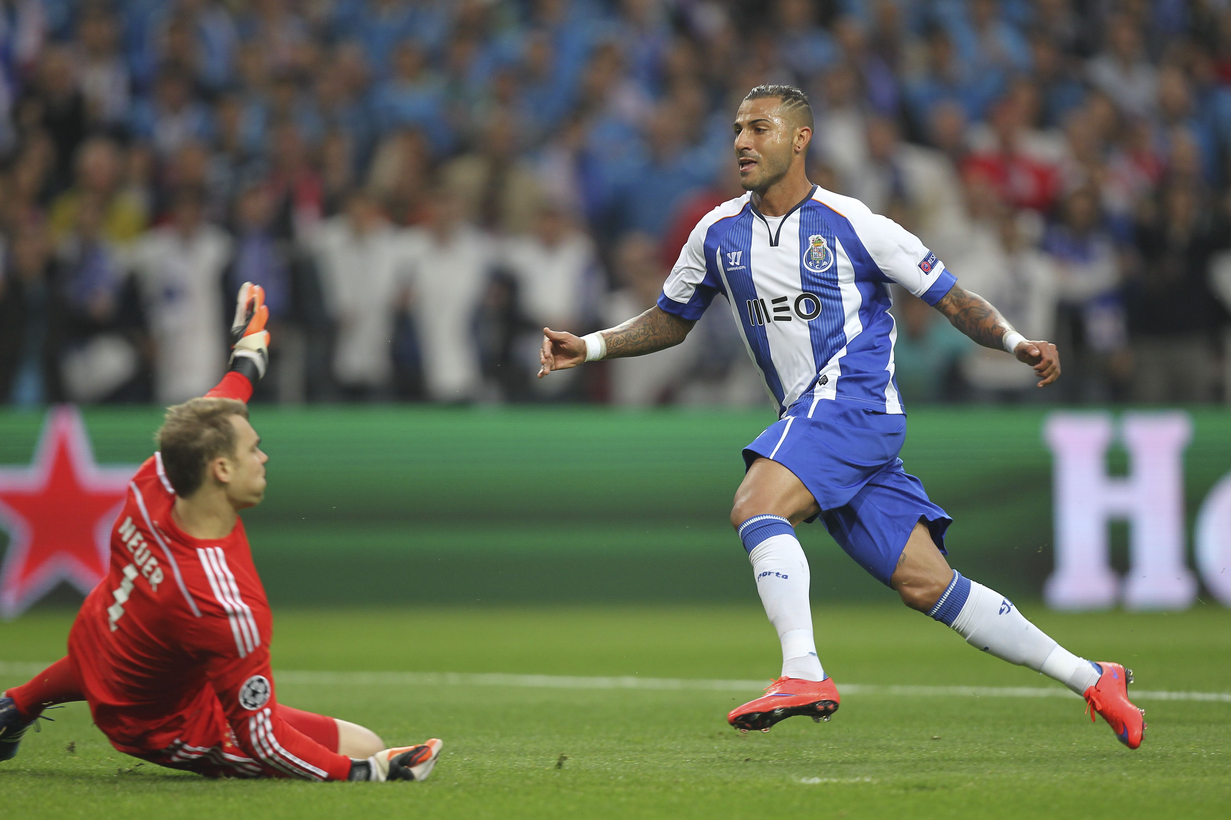 FC Porto 3-1 Bayern, 15 de abril de 2015. Um dragão de gala vergou os bávaros de Pep Guardiola e abriu a porta do sonho das meias-finais. Goleada na segunda mão, em Munique, não apagou vitória monumental - Foto: A BOLA