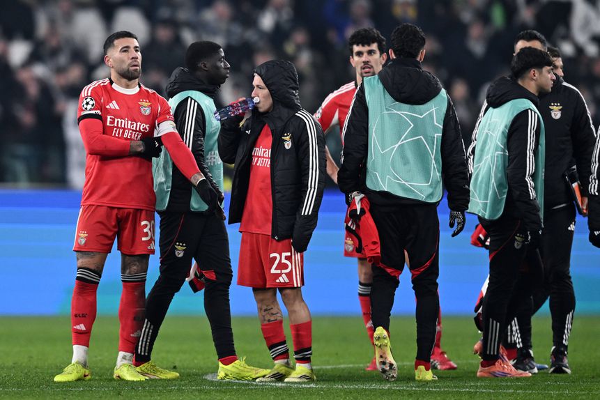 Otamendi (à esquerda), central e capitão do Benfica - Foto Imago