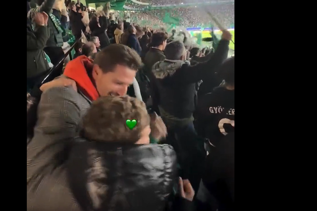 Adrien Silva esteve em Alvalade a vibrar com a vitória do Sporting