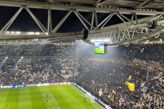 O ambiente nas bancadas antes do início do Juventus-Benfica