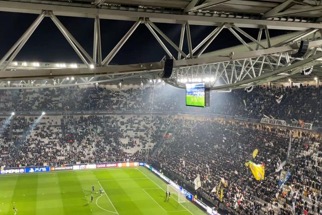 O ambiente nas bancadas antes do início do Juventus-Benfica