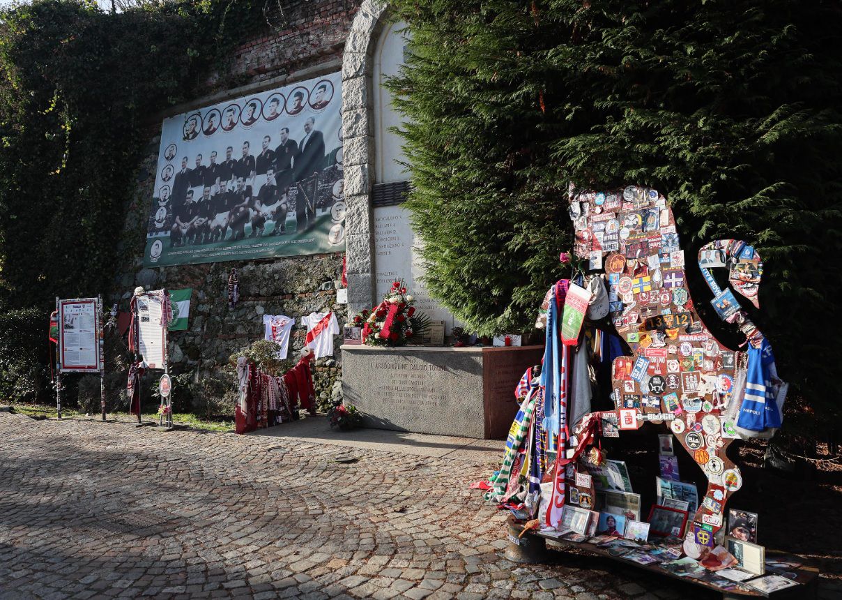O memorial é um ponto de passagem para centenas de adeptos  - Foto: SL Benfica