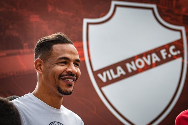 Mercado (oficial): Fernando deixa clube de formação e assina pelo Internacional