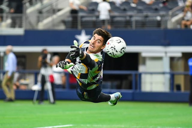 Courtois de volta aos treinos mas regresso só em abril