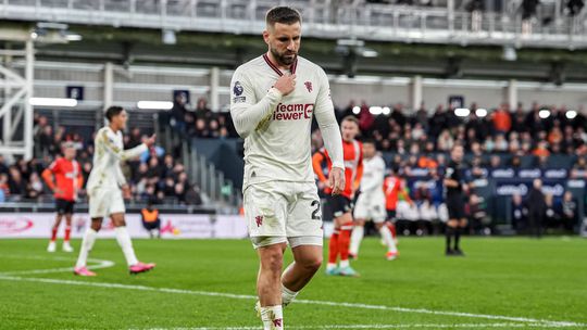 Luke Shaw volta a lesionar-se e deve falhar o resto da temporada