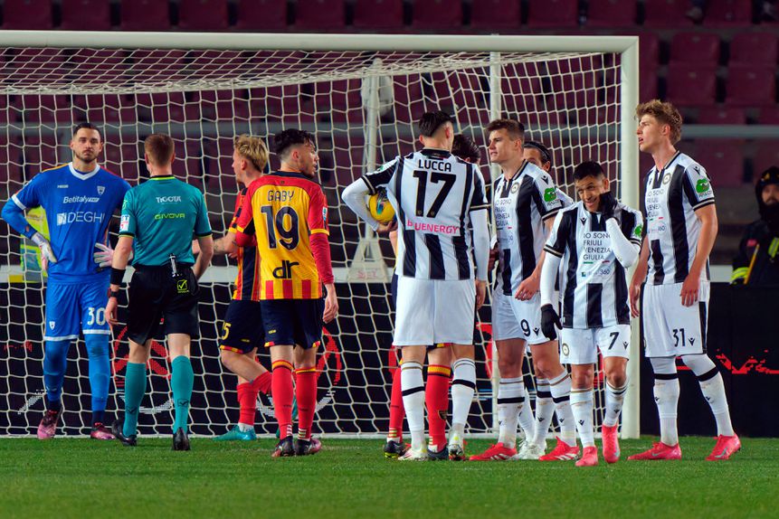 Confusão no momento do penálti a favor da Udinese