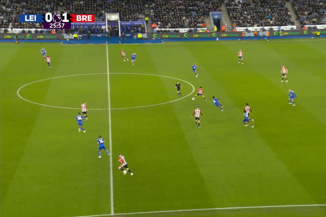 Que golaço do goleador do Brentford (vídeo)