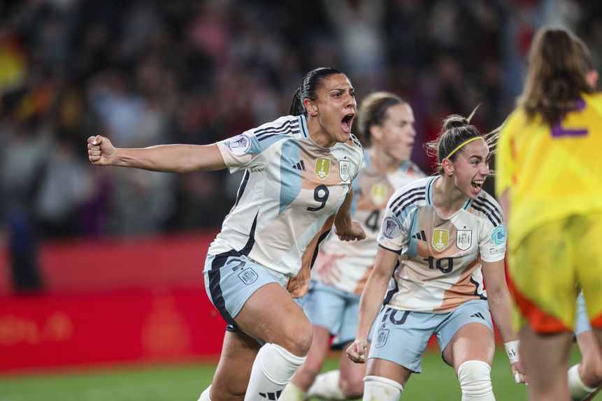 Benfiquista Cristina Martín-Prieto festeja golo apontado ao serviço de Espanha