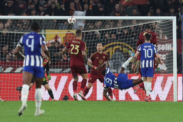 Samu assinou uma obra prima diante da Roma e viu o seu golo ser considerado o melhor da jornada para a UEFA