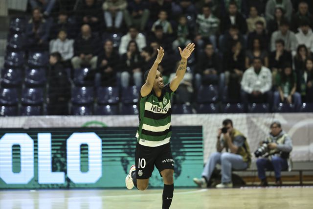 Benfica-Sporting: leão goleia e está na final