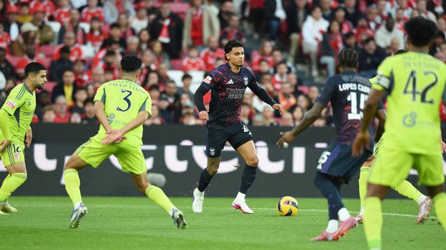Richard Ríos frente ao Aves SAD (Foto: Sérgio Miguel Santos)