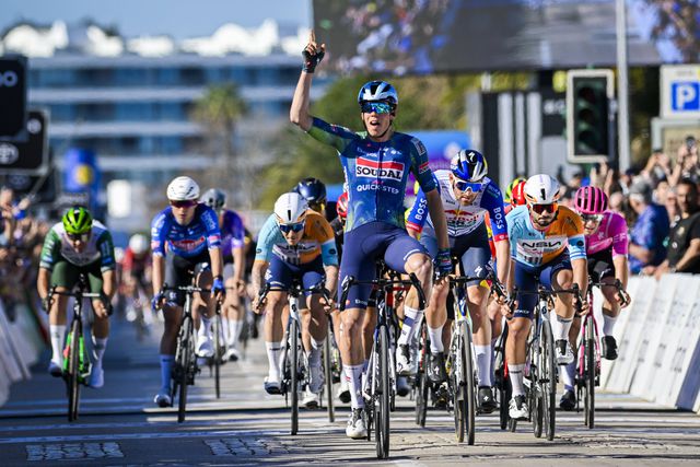 Volta ao Algarve: Paul Magnier faz 'bis' ao sprint em Lagos