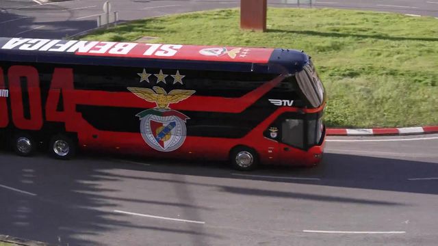 Equipa do Benfica chega à Luz para o jogo com o Aves SAD