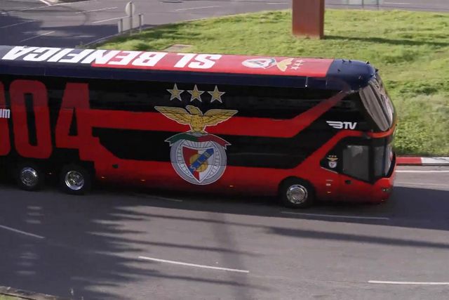 Equipa do Benfica chega à Luz para o jogo com o Aves SAD