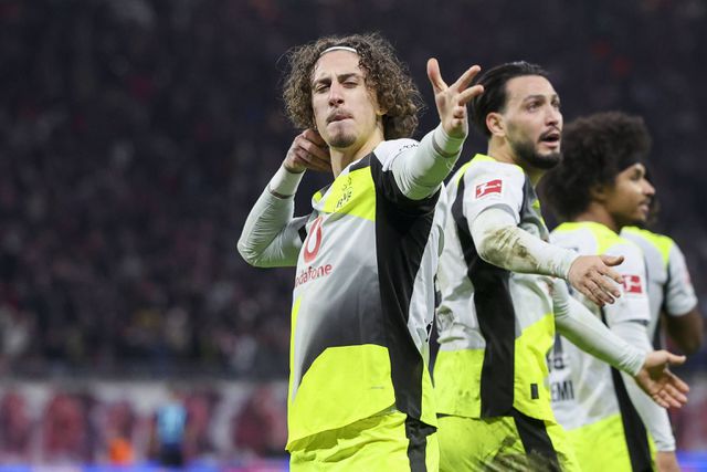 Fábio Silva festeja golo frente ao Leipzig