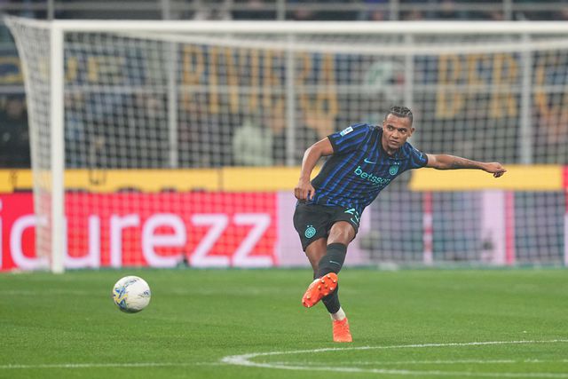 Akanji e a saída do Man. City: «Clubes exigem lealdade, mas nem sempre a dão»