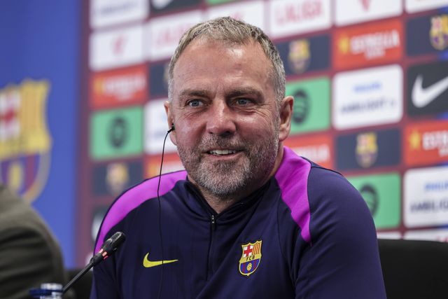 Flick mete 'pausa' na renovação no Barcelona: «Será o meu último clube, mas não é o momento...»