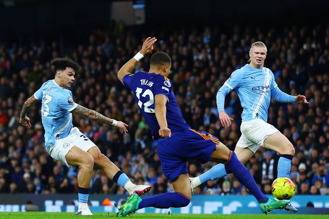 O'Reilly marcou os dois golos do Manchester City, que está cada vez mais perto do líder Arsenal - FOTO IMAGO