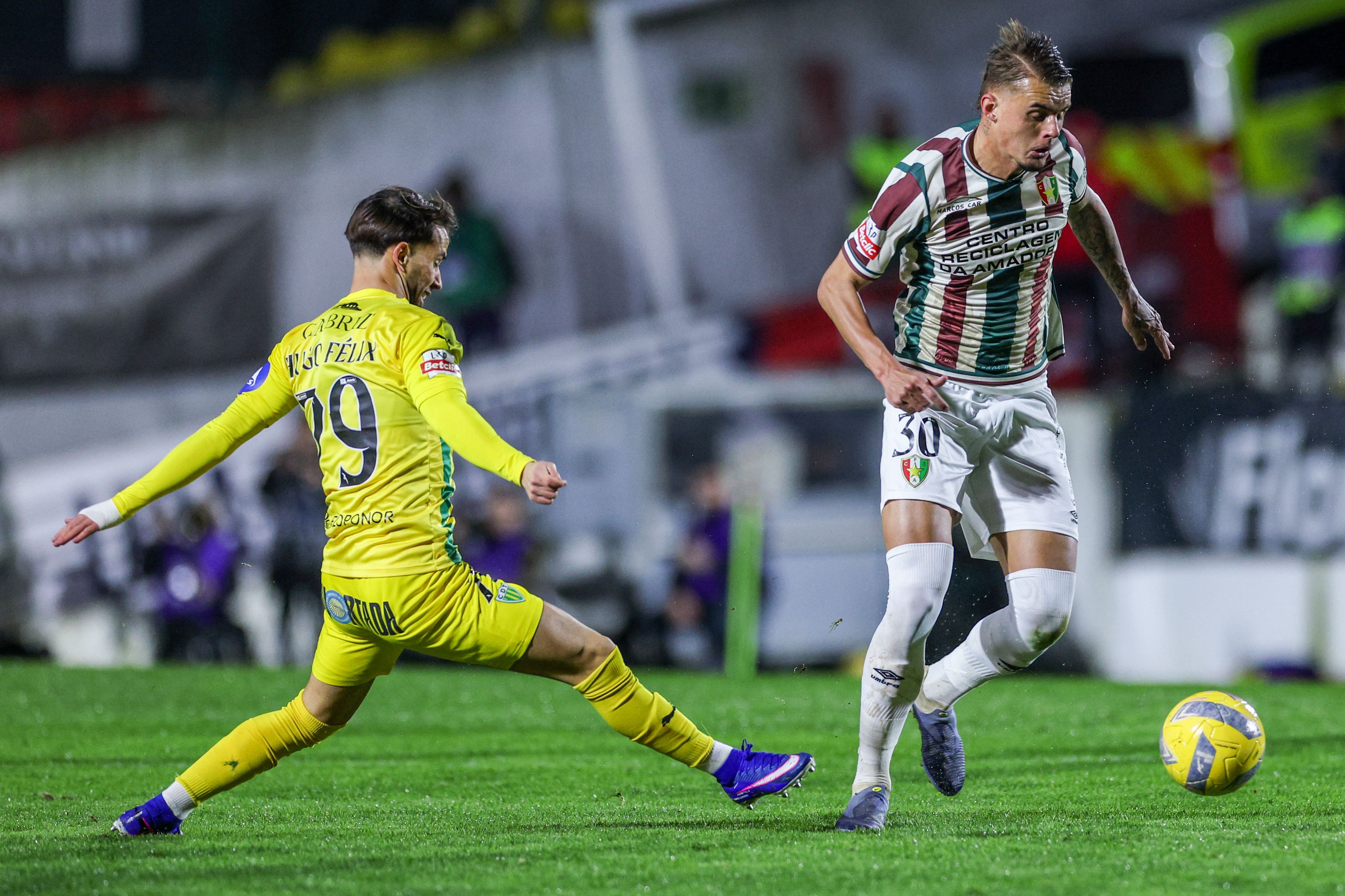 Brasileiro viu o cartão vermelho direto com os beirões e falha deslocação à Vila das Aves - Foto: Miguel A. Lopes/LUSA