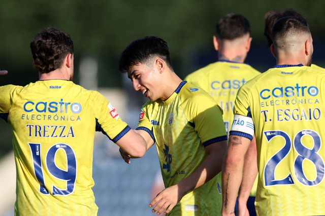 Os jogadores do Arouca festejam o golo de Lee Hyunju. -Foto:  ESTELA SILVA/LUSA