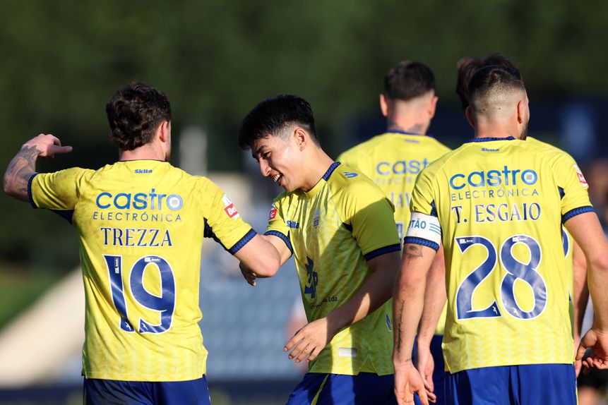 Os jogadores do Arouca festejam o golo de Lee Hyunju. -Foto:  ESTELA SILVA/LUSA