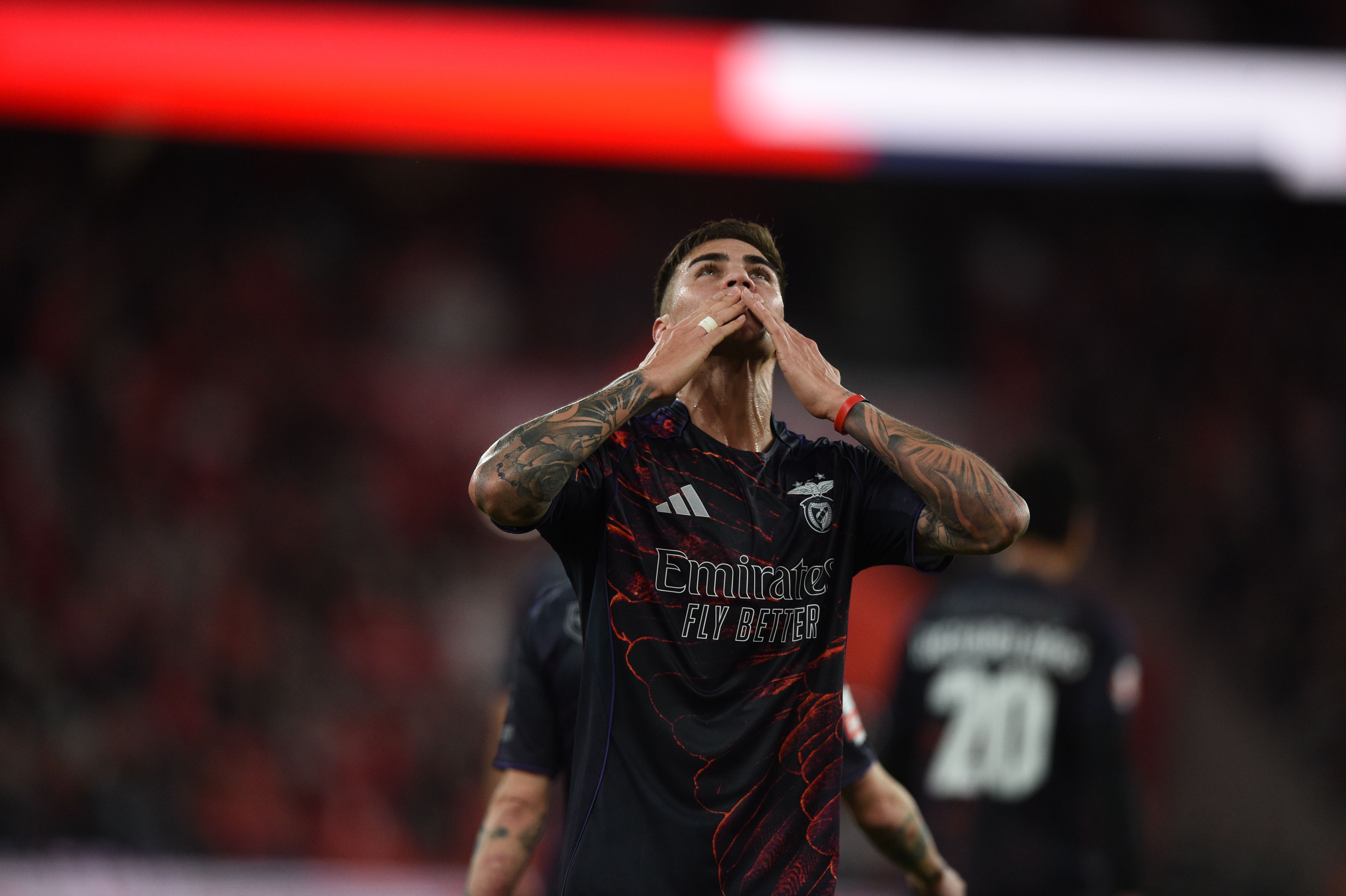 Enzo Barrenechea assinou o 2-0 e festejou com... sequência - Foto: Sérgio Miguel Santos