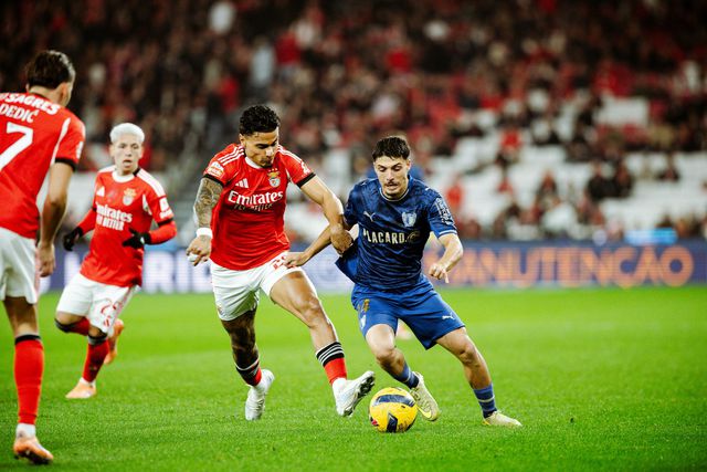 Camisola 14 dos azuis e brancos do Minho dá a receita para o duelo com os casapianos - Foto: Famalicão