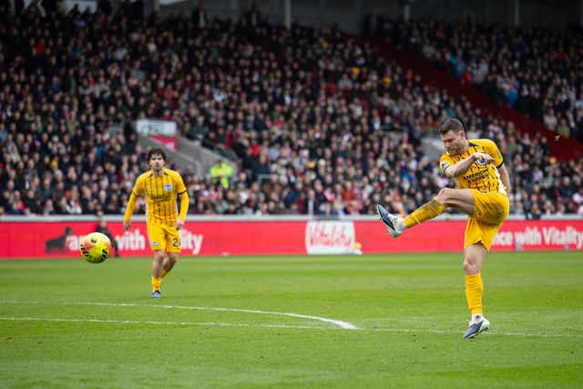 Oficial: James Milner bate recorde histórico na Premier League