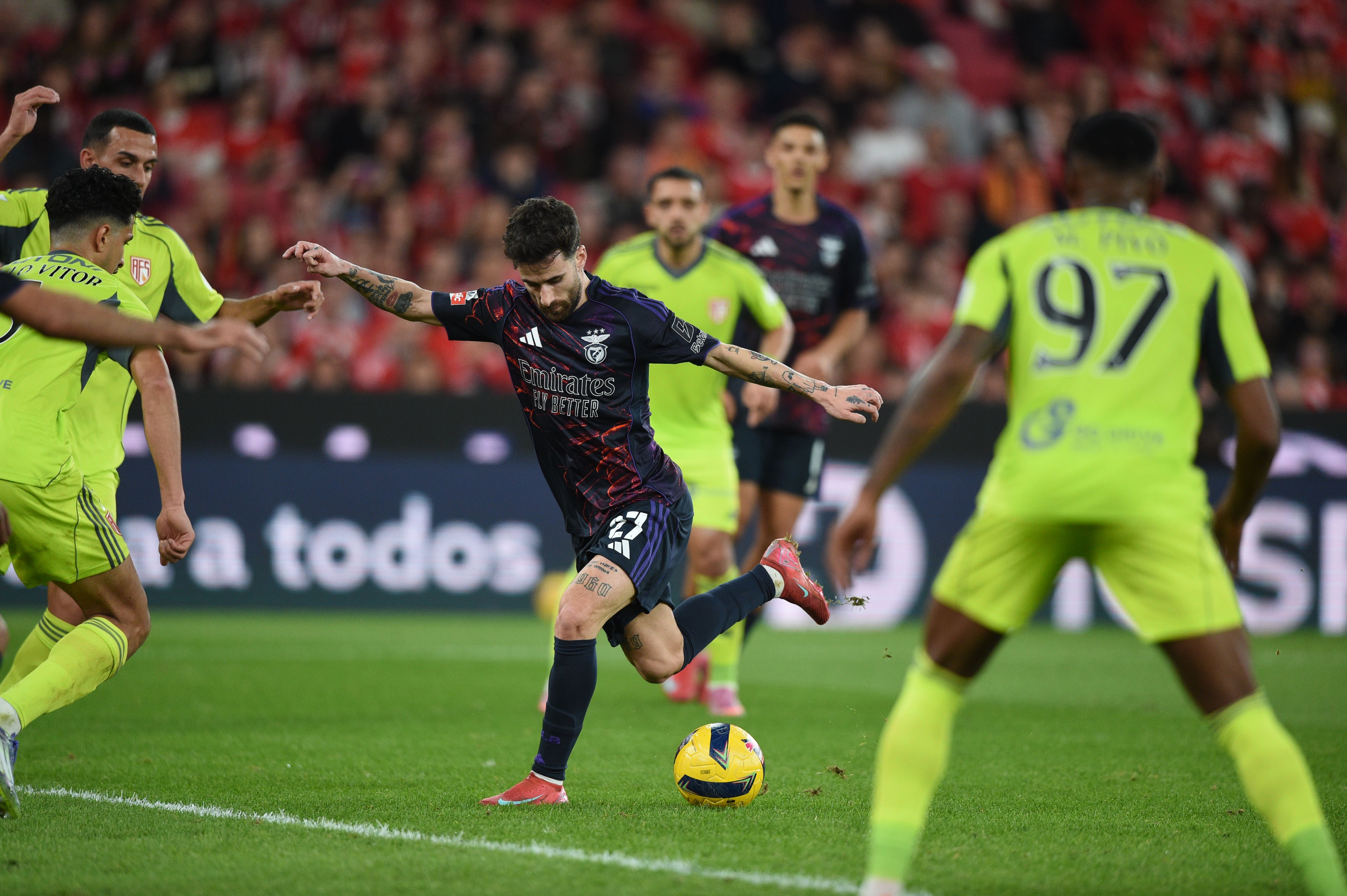 O 3-0 surgiu de letra! O autor? Rafa Silva! - Foto: Sérgio Miguel Santos